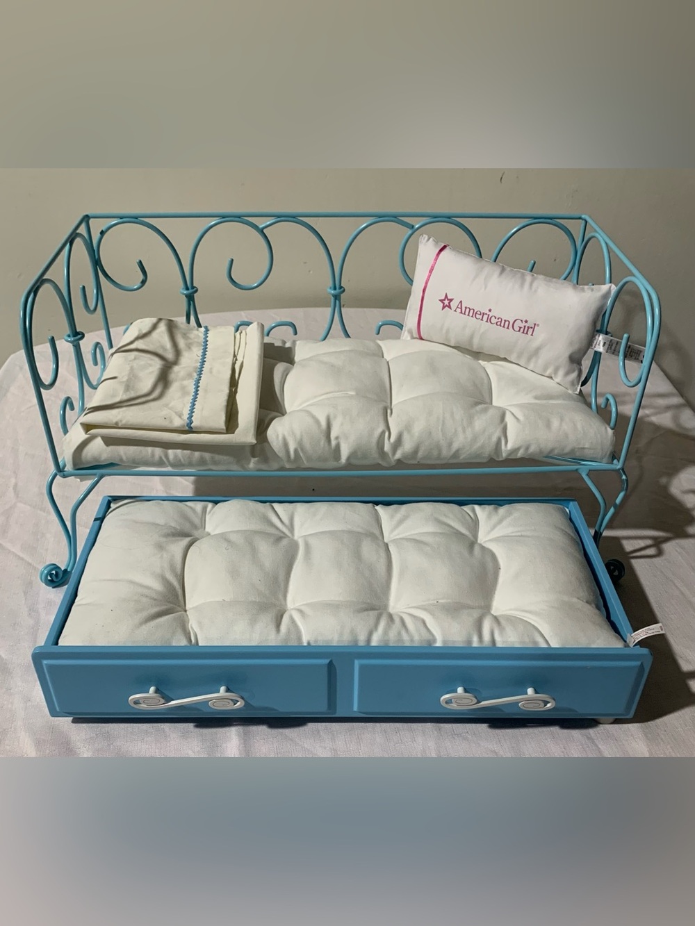 American Girl 2006 retired Curlicue Daybed and Trundle Bed